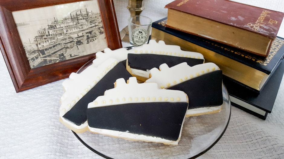 Titanic sugar cookies! #faustbakes